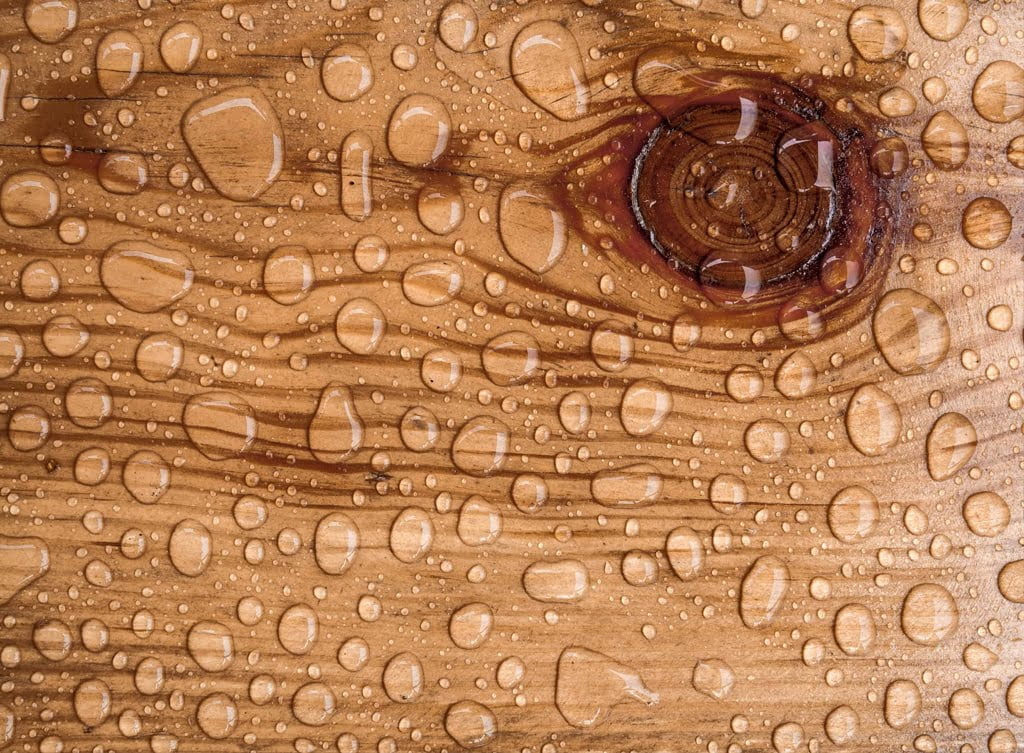 موثرترین راهکارهای ضد آب کردن چوب